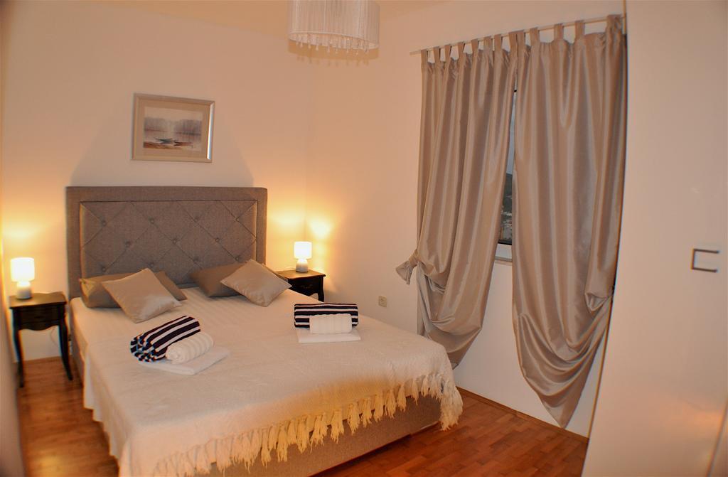 Holiday Home Harmony Zrnovnica ภายนอก รูปภาพ