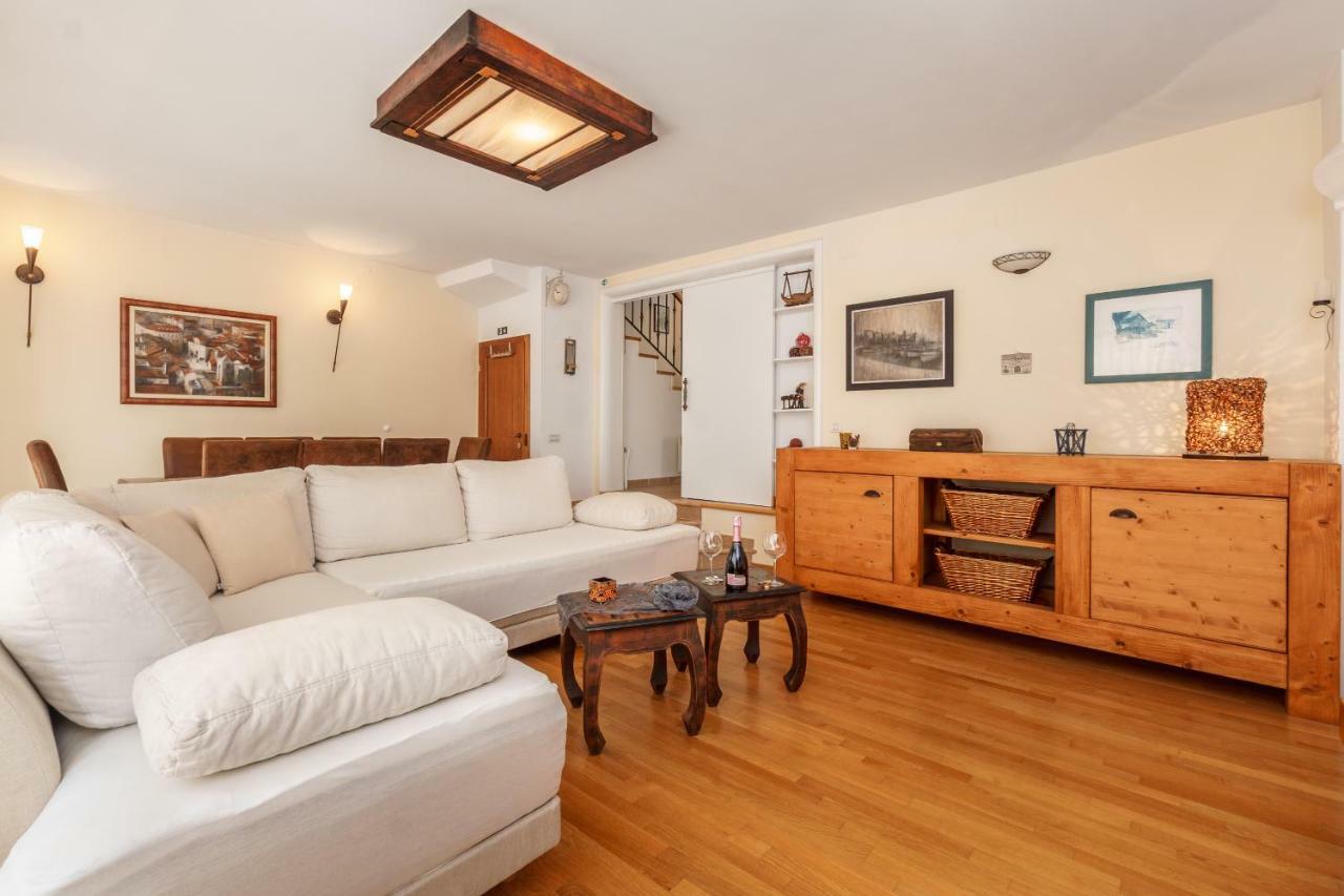 Holiday Home Harmony Zrnovnica ภายนอก รูปภาพ