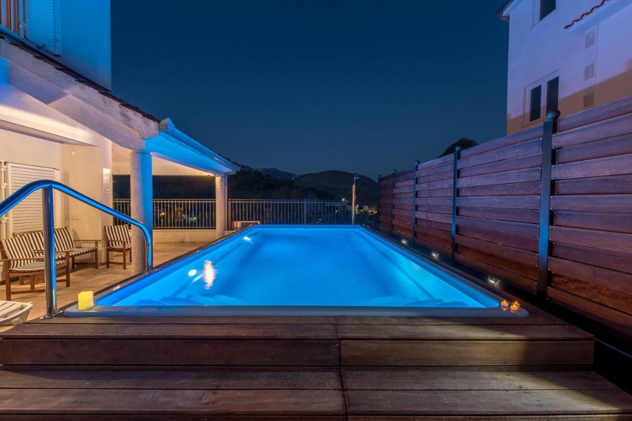 Holiday Home Harmony Zrnovnica ภายนอก รูปภาพ