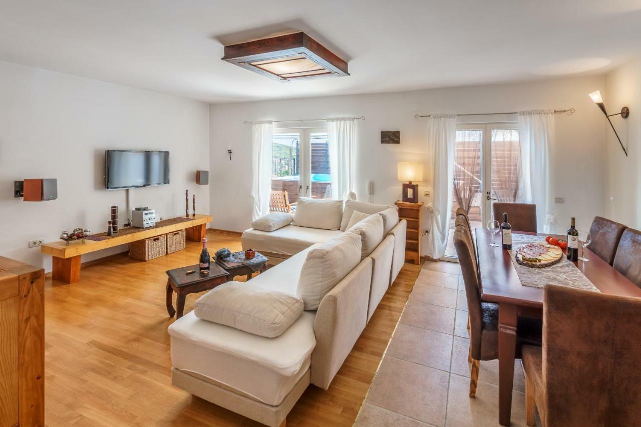 Holiday Home Harmony Zrnovnica ภายนอก รูปภาพ