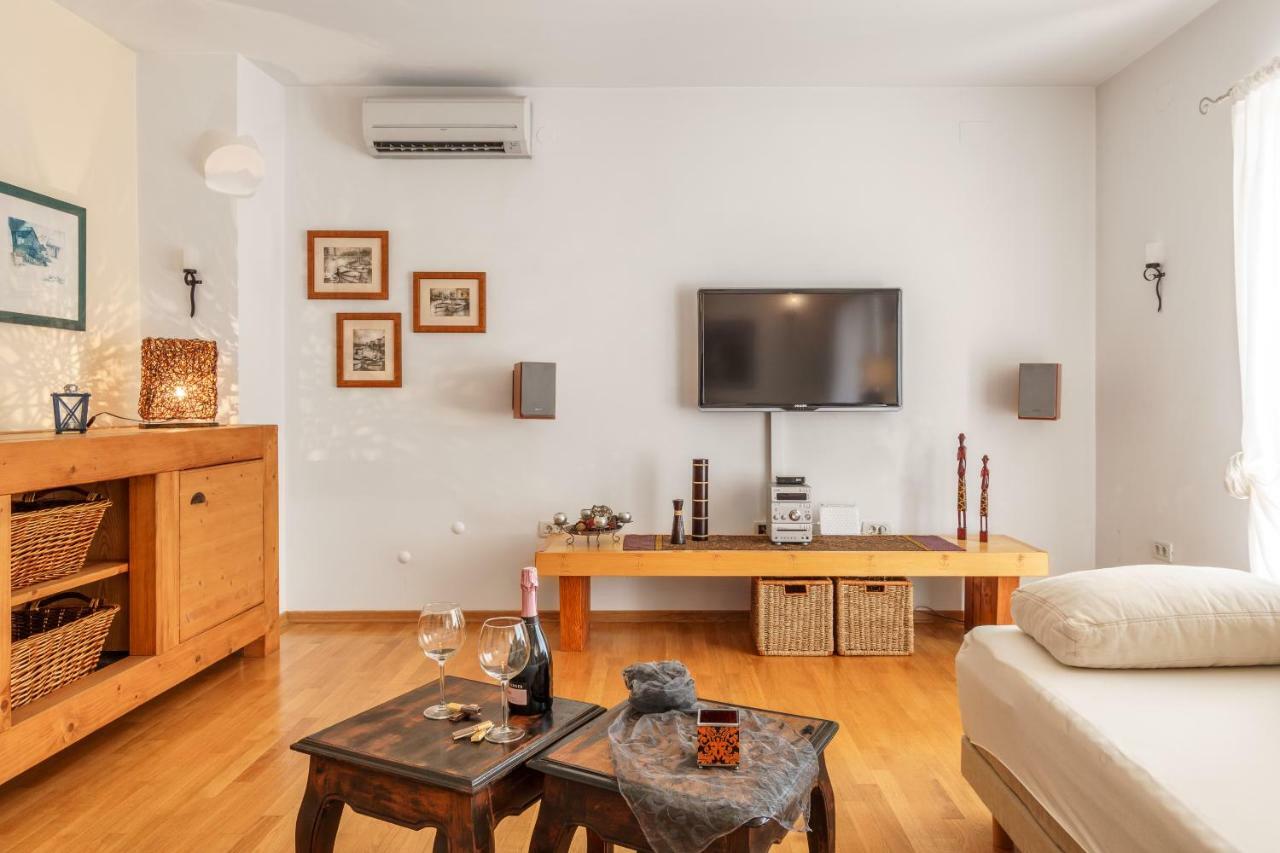 Holiday Home Harmony Zrnovnica ภายนอก รูปภาพ