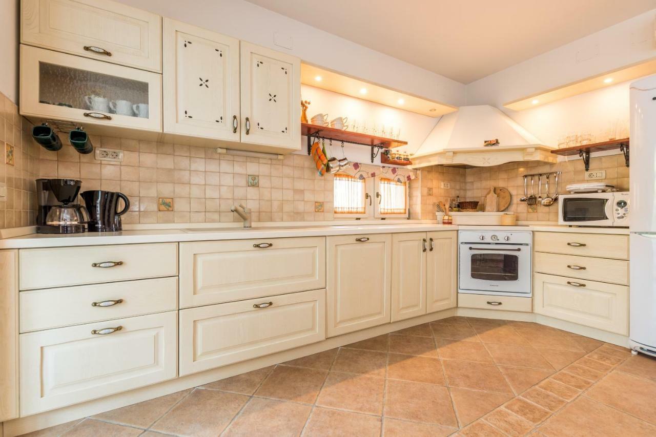 Holiday Home Harmony Zrnovnica ภายนอก รูปภาพ