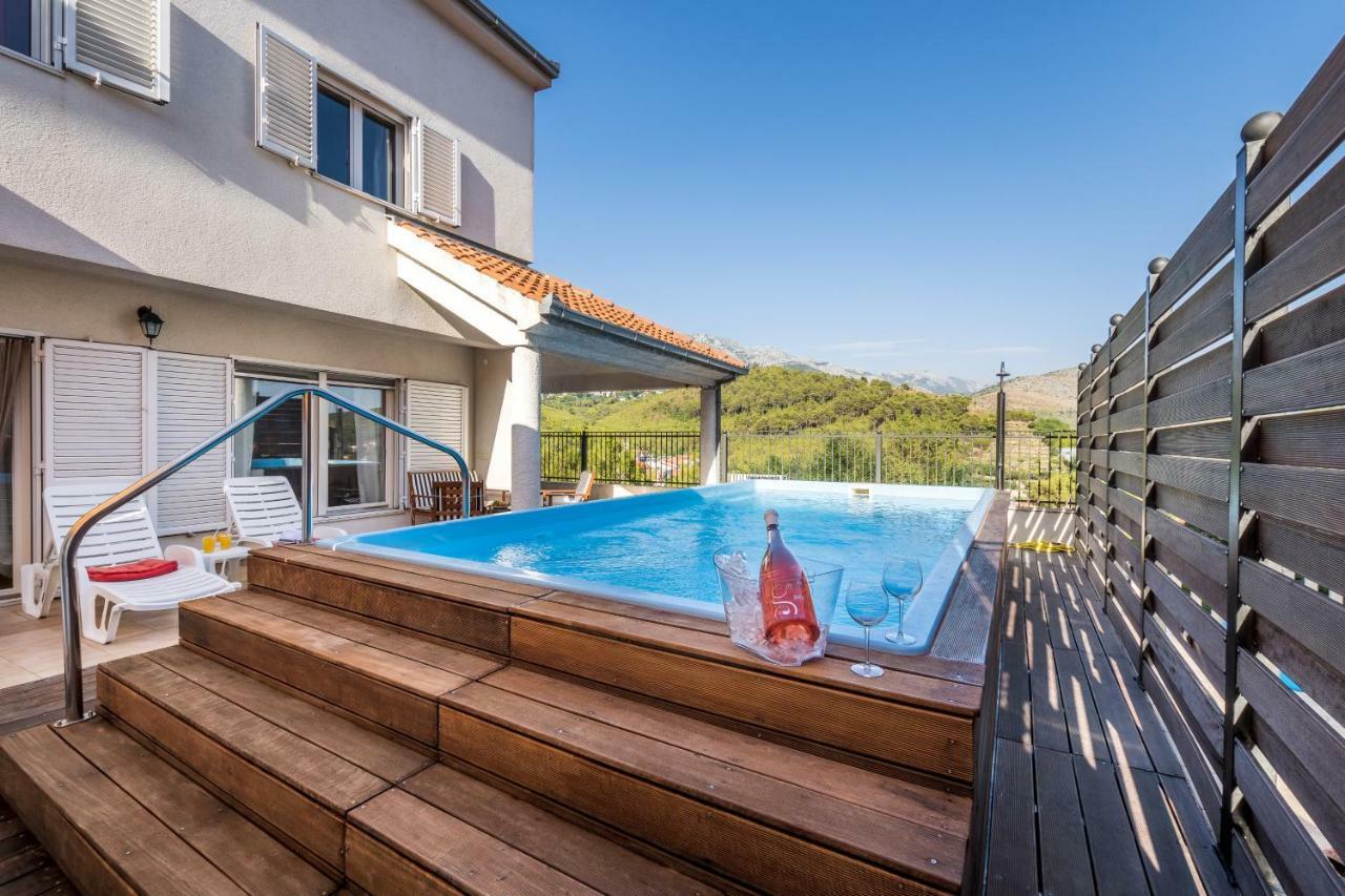 Holiday Home Harmony Zrnovnica ภายนอก รูปภาพ