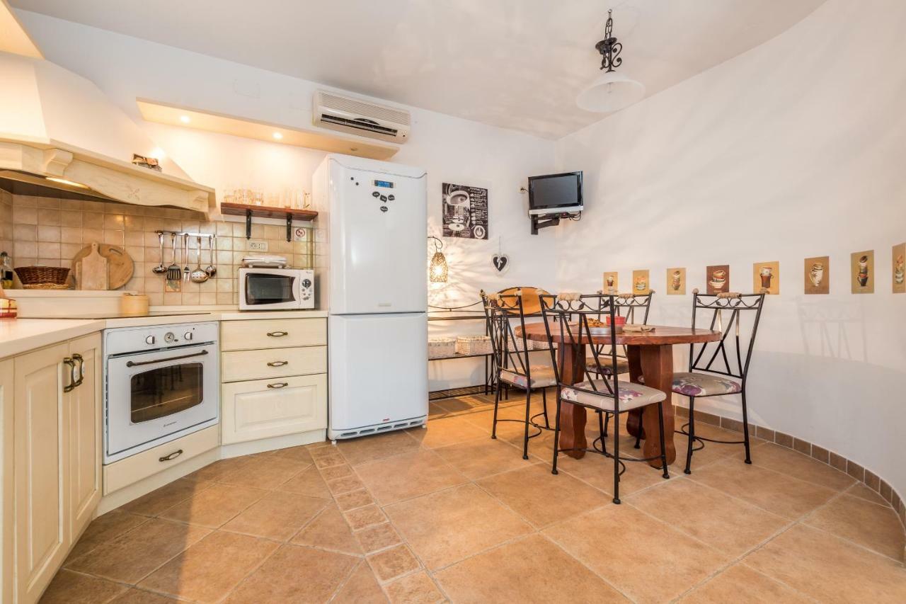 Holiday Home Harmony Zrnovnica ภายนอก รูปภาพ