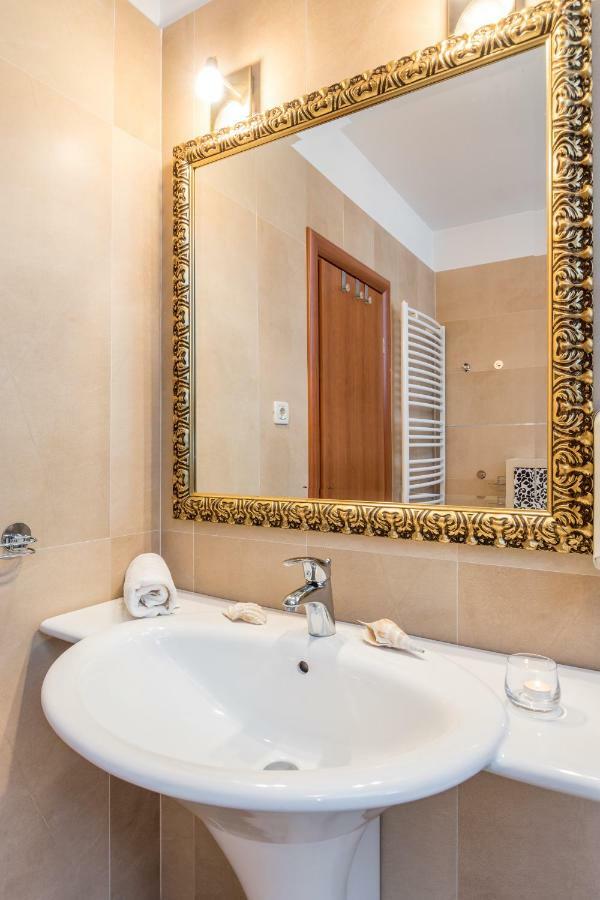 Holiday Home Harmony Zrnovnica ภายนอก รูปภาพ