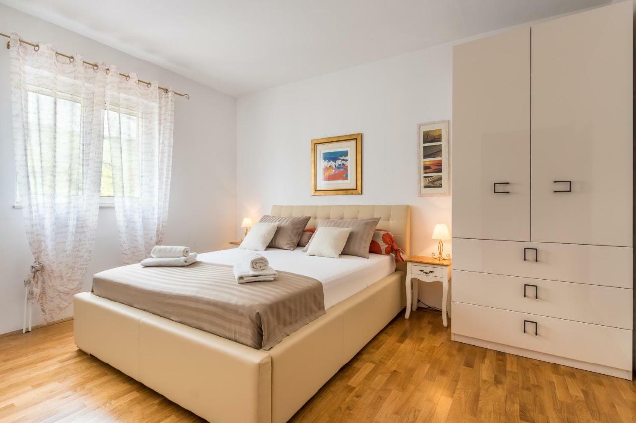 Holiday Home Harmony Zrnovnica ภายนอก รูปภาพ