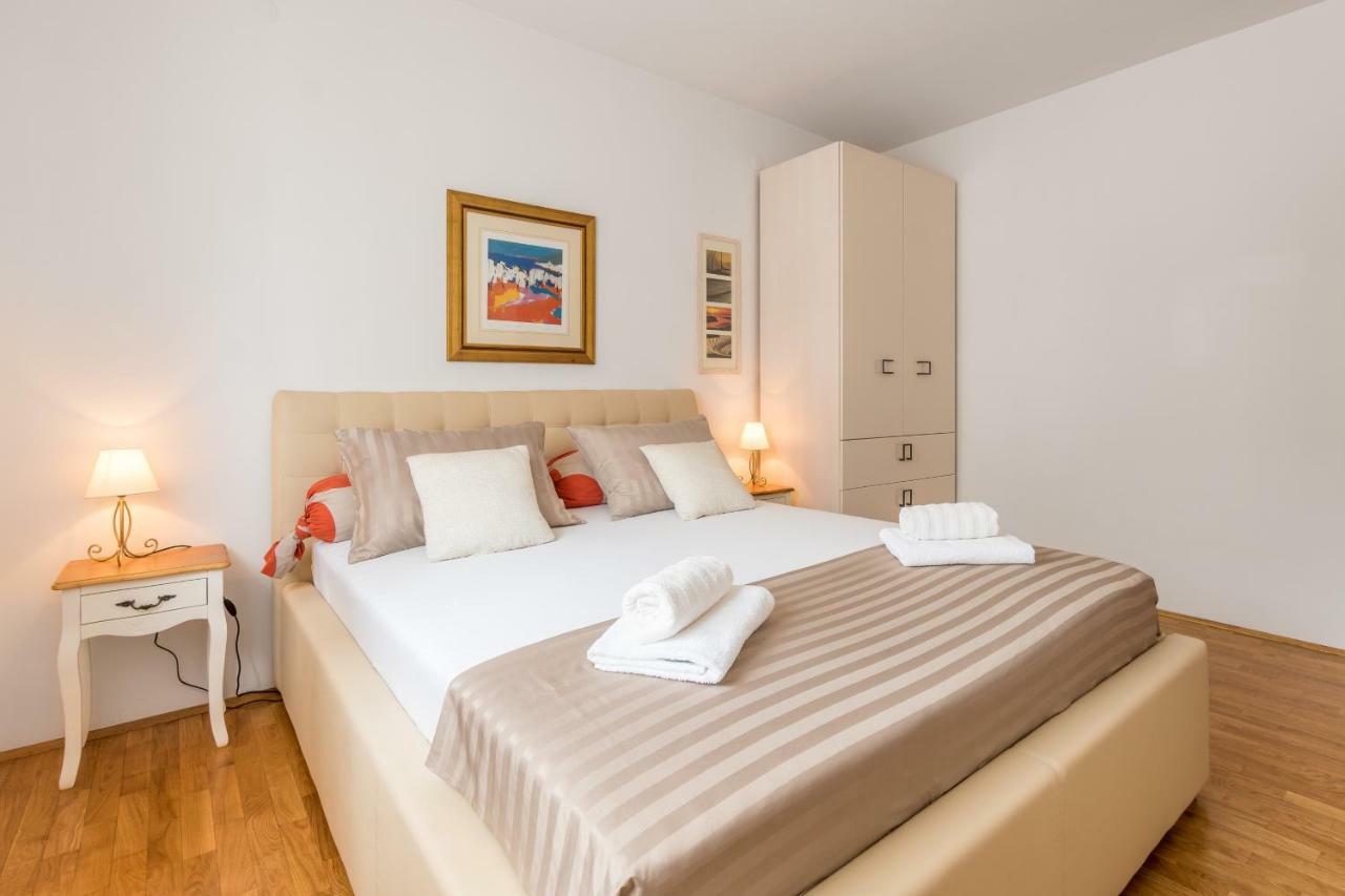 Holiday Home Harmony Zrnovnica ภายนอก รูปภาพ