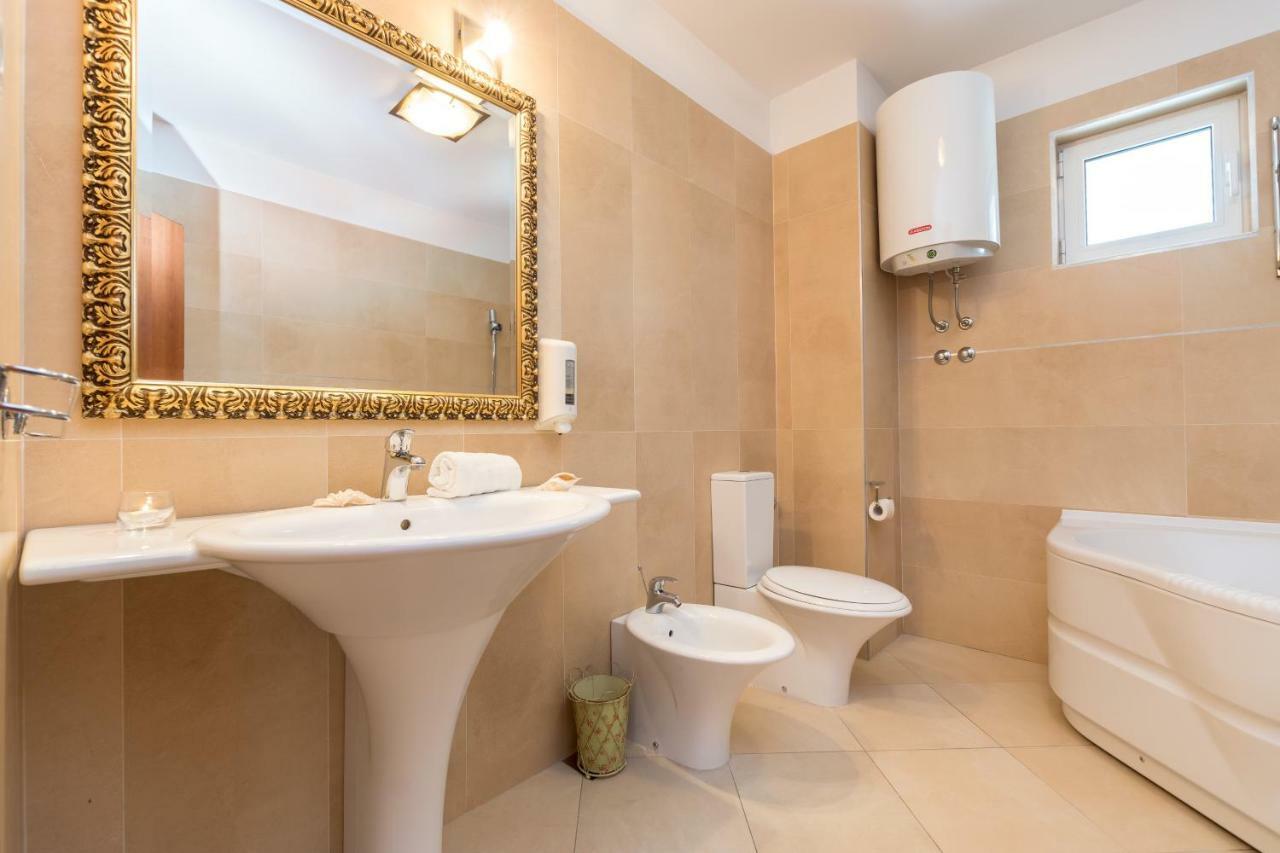 Holiday Home Harmony Zrnovnica ภายนอก รูปภาพ