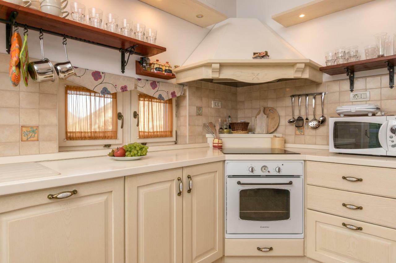 Holiday Home Harmony Zrnovnica ภายนอก รูปภาพ