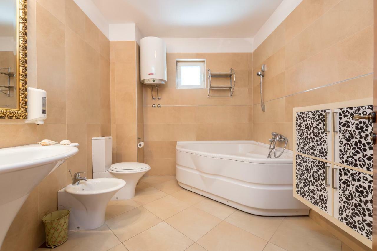 Holiday Home Harmony Zrnovnica ภายนอก รูปภาพ